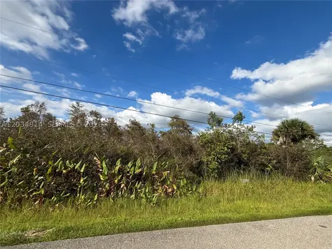 XXX.37 Th Avenue NE Naples FL 34120