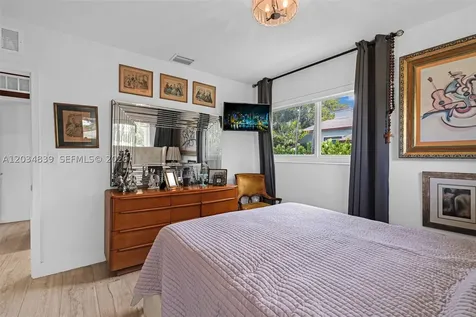 240 Nahkoda Drive Miami Springs FL 33166