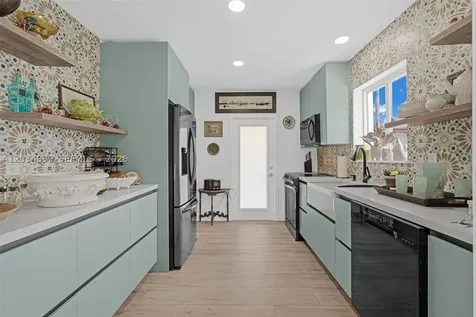 240 Nahkoda Drive Miami Springs FL 33166