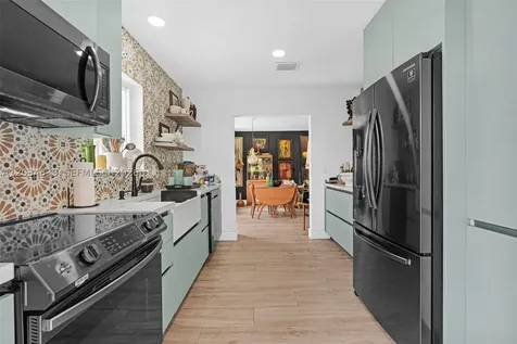 240 Nahkoda Drive Miami Springs FL 33166