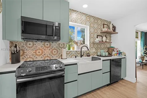 240 Nahkoda Drive Miami Springs FL 33166