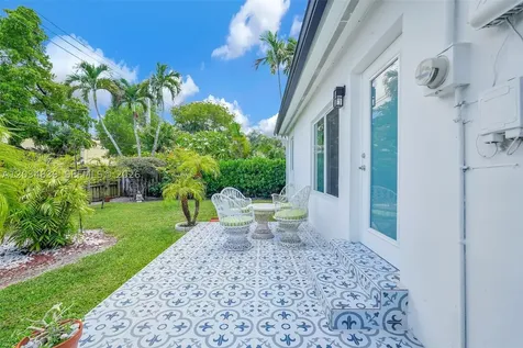 240 Nahkoda Drive Miami Springs FL 33166
