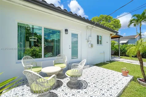 240 Nahkoda Drive Miami Springs FL 33166
