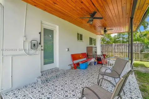 240 Nahkoda Drive Miami Springs FL 33166