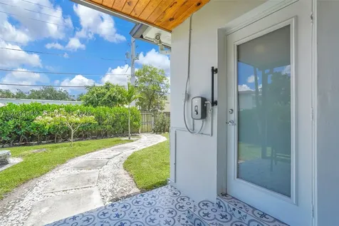 240 Nahkoda Drive Miami Springs FL 33166