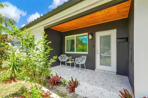 240 Nahkoda Drive Miami Springs FL 33166