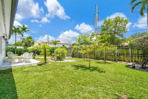 240 Nahkoda Drive Miami Springs FL 33166