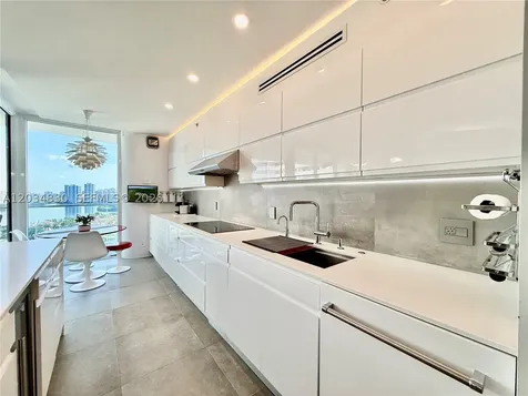 2800 Island Boulevard Aventura FL 33160