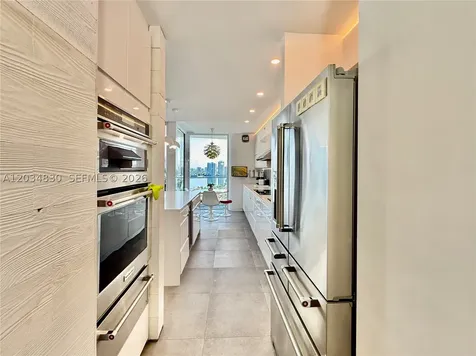 2800 Island Boulevard Aventura FL 33160