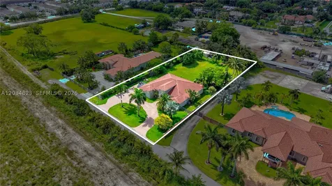 9810 NW 137th Street Hialeah Gardens FL 33018