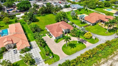 9810 NW 137th Street Hialeah Gardens FL 33018