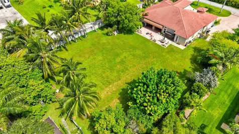 9810 NW 137th Street Hialeah Gardens FL 33018
