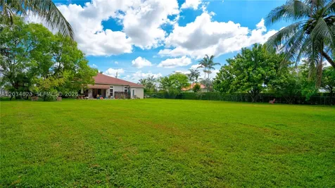 9810 NW 137th Street Hialeah Gardens FL 33018