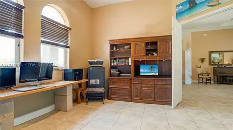 9810 NW 137th Street Hialeah Gardens FL 33018