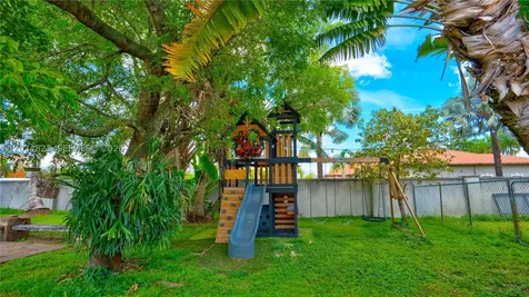 9810 NW 137th Street Hialeah Gardens FL 33018