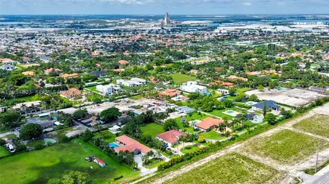 9810 NW 137th Street Hialeah Gardens FL 33018