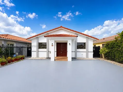 2485 W 70th Place Hialeah FL 33016