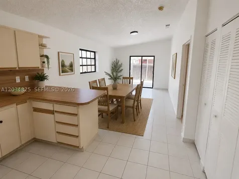 2485 W 70th Place Hialeah FL 33016