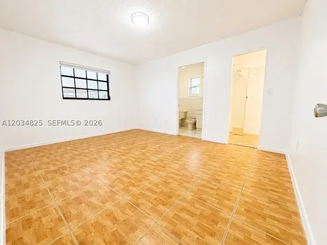 2485 W 70th Place Hialeah FL 33016