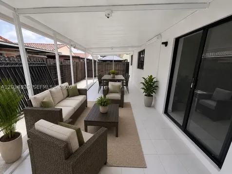 2485 W 70th Place Hialeah FL 33016