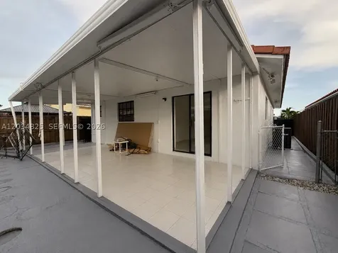 2485 W 70th Place Hialeah FL 33016