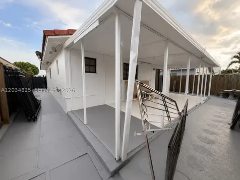 2485 W 70th Place Hialeah FL 33016