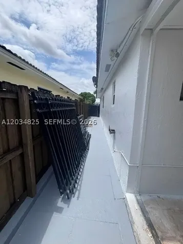 2485 W 70th Place Hialeah FL 33016