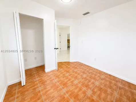 2485 W 70th Place Hialeah FL 33016
