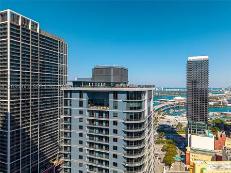 121 NE 5th Street Miami FL 33132