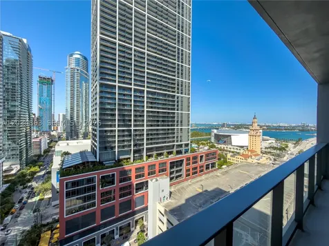121 NE 5th Street Miami FL 33132
