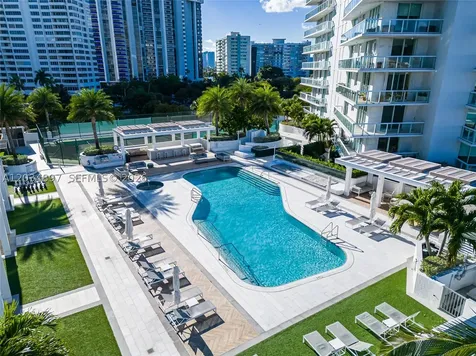 10 Venetian Way Miami Beach FL 33139