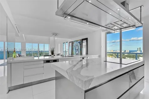 10 Venetian Way Miami Beach FL 33139