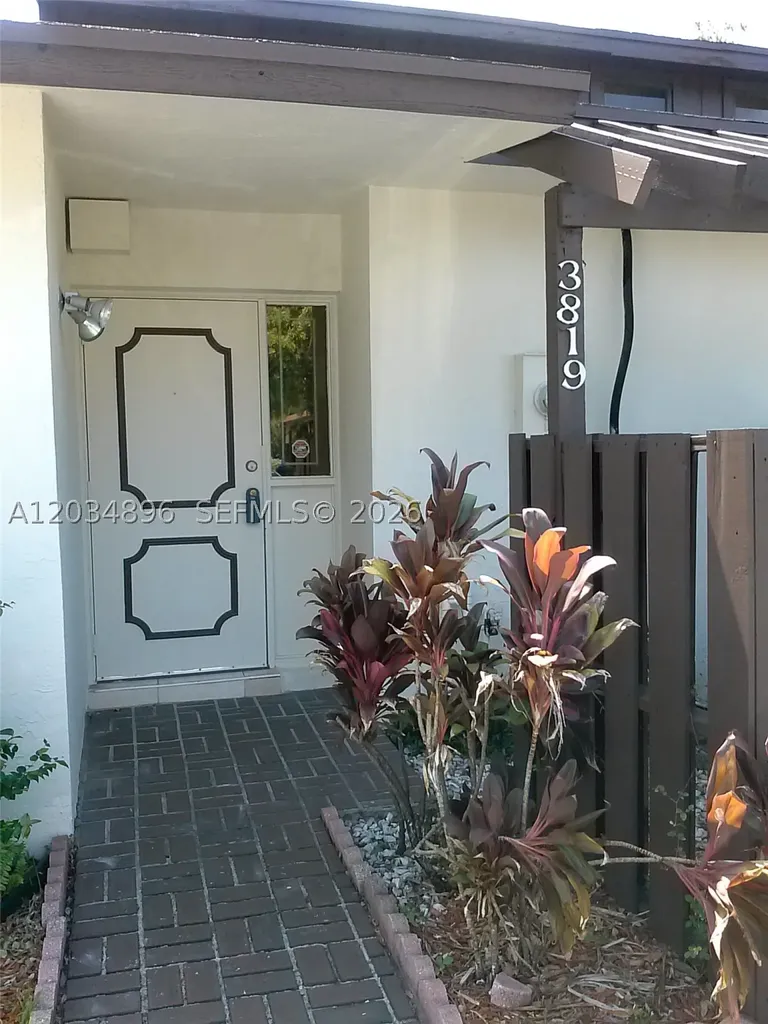 3819 SW 69th Avenue Miramar FL 33023