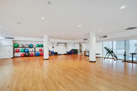 20281 E Country Club Drive Aventura FL 33180