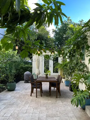 409 Daroco Avenue Coral Gables FL 33146