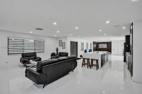 14021 Cypress Court Miami Lakes FL 33014
