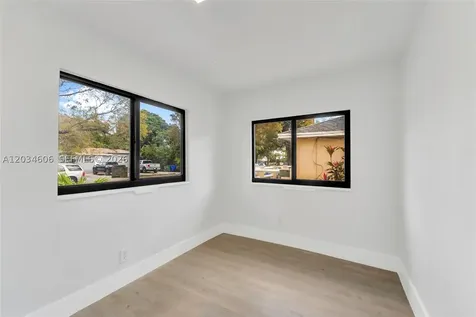 2428 NW 28th Street Miami FL 33142