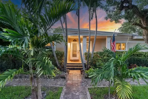 895 NE 129th Street North Miami FL 33161