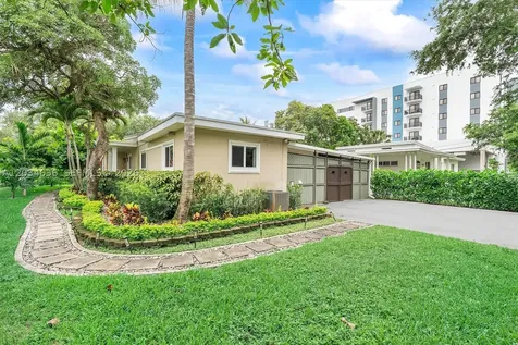 895 NE 129th Street North Miami FL 33161