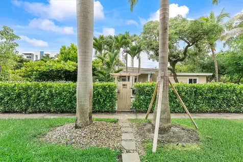 895 NE 129th Street North Miami FL 33161