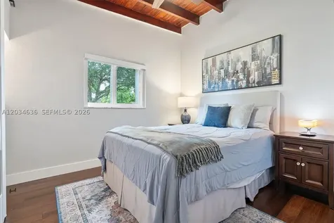 895 NE 129th Street North Miami FL 33161