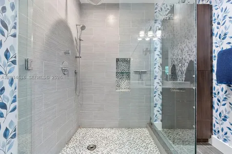 895 NE 129th Street North Miami FL 33161