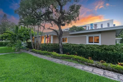 895 NE 129th Street North Miami FL 33161