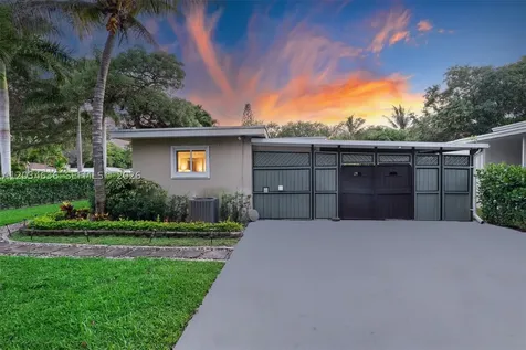 895 NE 129th Street North Miami FL 33161