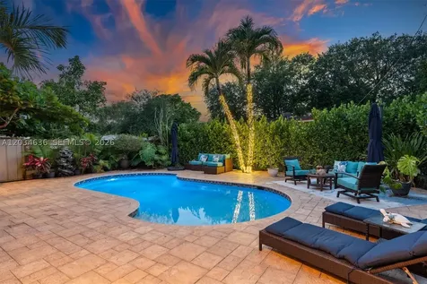 895 NE 129th Street North Miami FL 33161