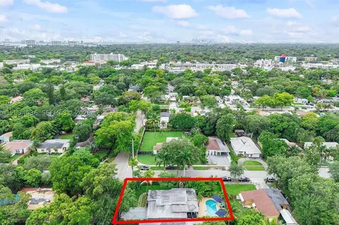 895 NE 129th Street North Miami FL 33161