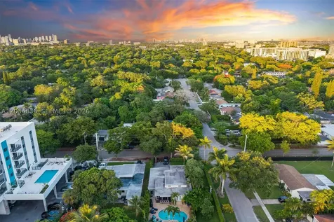 895 NE 129th Street North Miami FL 33161
