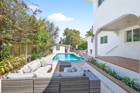 2431 SW 4th Street Miami FL 33135