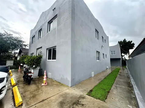 1684 SW 10th Street Miami FL 33135
