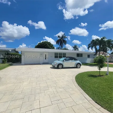 1211 NW 87th Way Pembroke Pines FL 33024